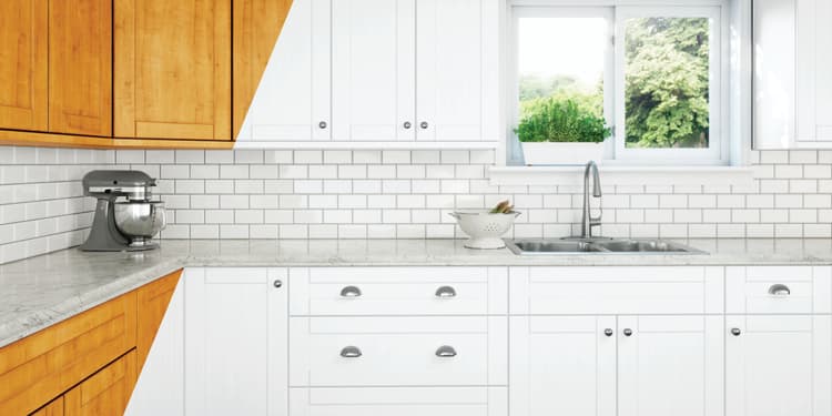 Imagen 372007_1223_PureWhite_SemiGloss_Kitchen_CabinetTransformations.jpg