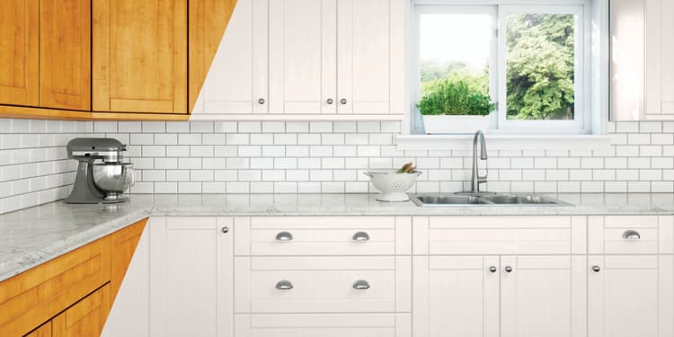 Imagen 372008_1223_LinenWhite_SemiGloss_Kitchen_CabinetTransformations.jpg