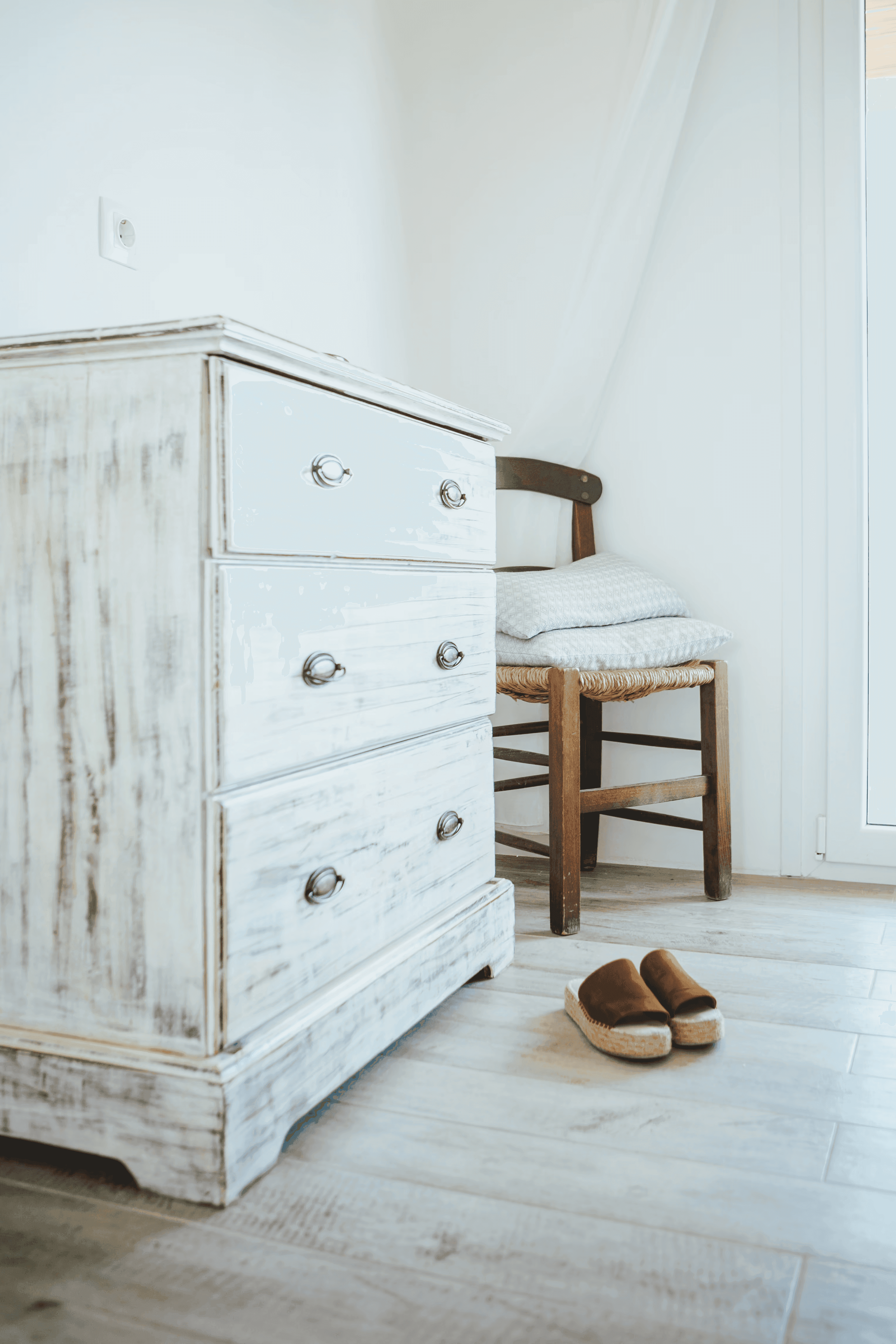 Cómo pintar un mueble vintage en casa