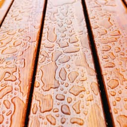 5e8cd386a7401_wood-deckwith-water.jpg miniatura