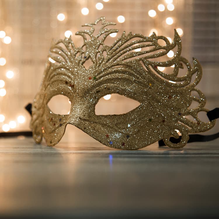 Imagen 5ed3e6829dd91_glitter-oro-mascara.jpg