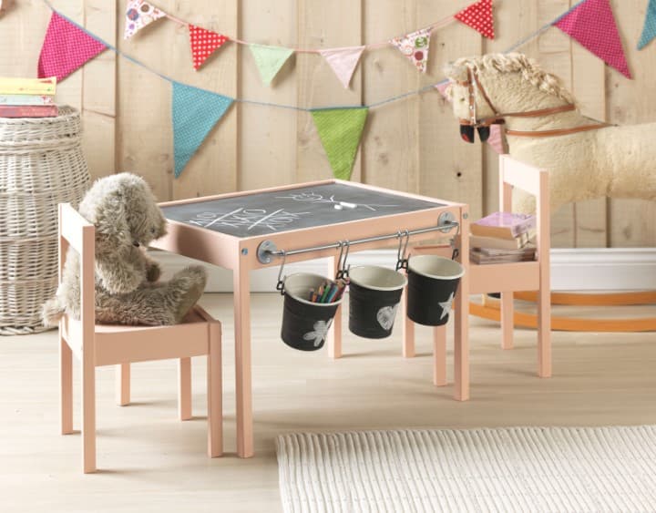 Imagen 5ed3f051793c5_chalkboard-negro-mesa-y-tachos.jpg